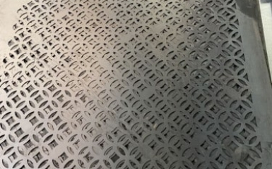 Những ưu điểm nổi bật của thép đục lỗ trang trí 