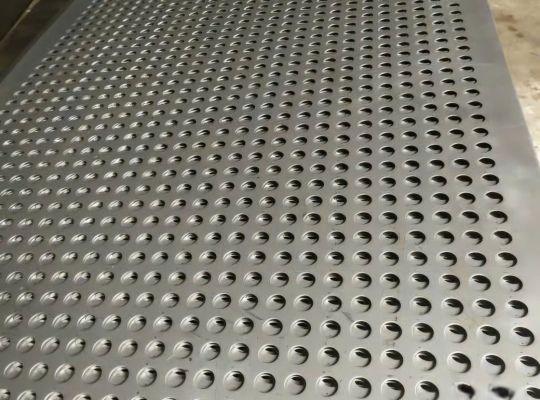 tấm inox đục lỗ tròn
