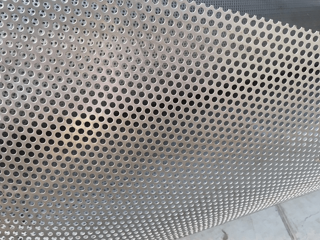 lưới inox đục lỗ