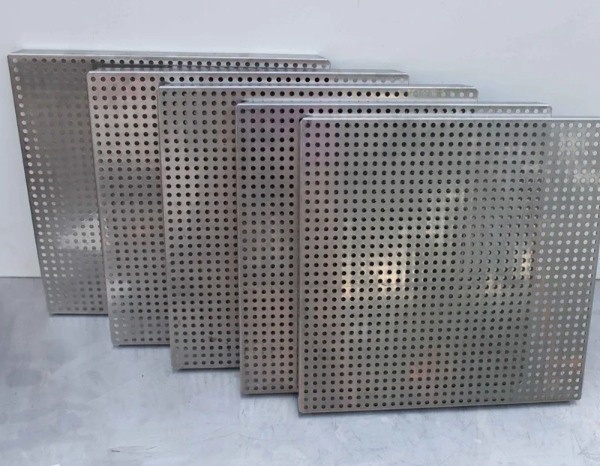 lưới inox đục lỗ