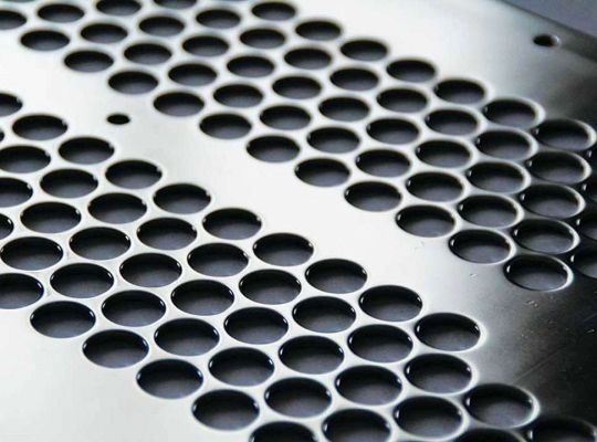 tấm inox đục lỗ