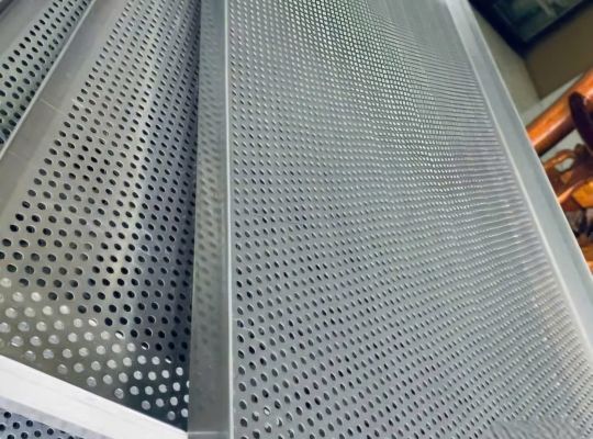 tấm inox 304 đục lỗ