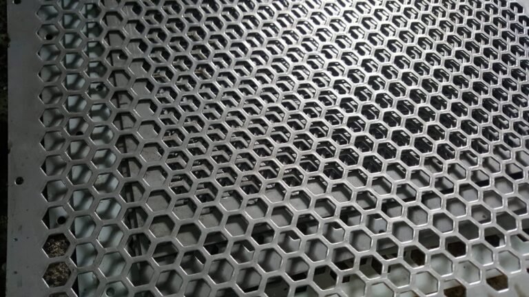 tôn đột lỗ mạ kẽm