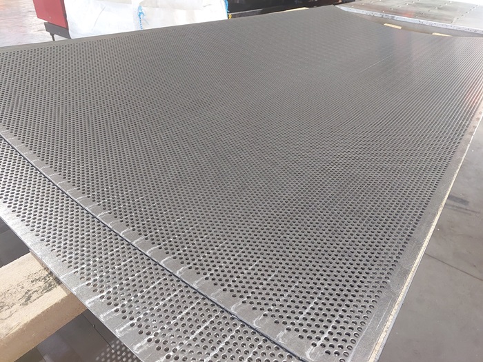 tôn inox đục lỗ