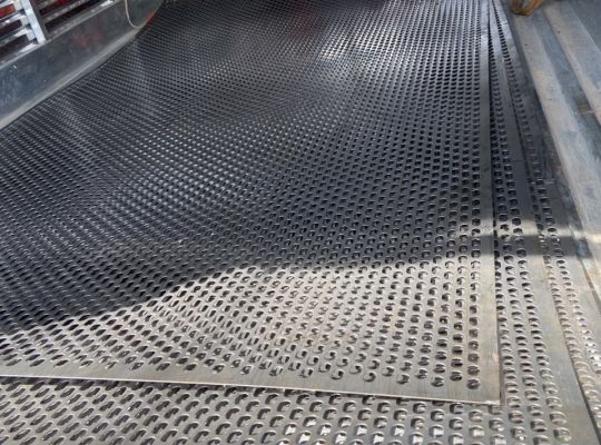 lưới tôn đục lỗ