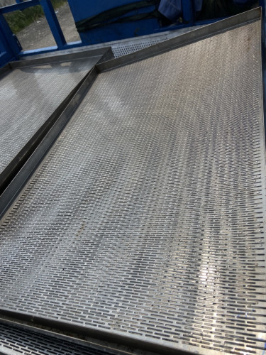 giá tôn lỗ mạ kẽm