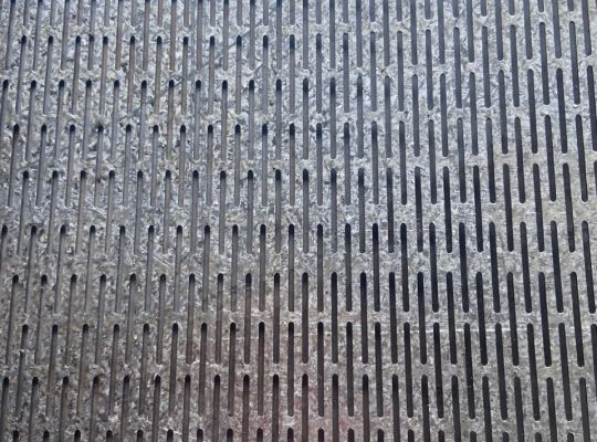lưới đột lỗ inox 304