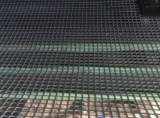 lưới sàn lỗ vuông giá tốt