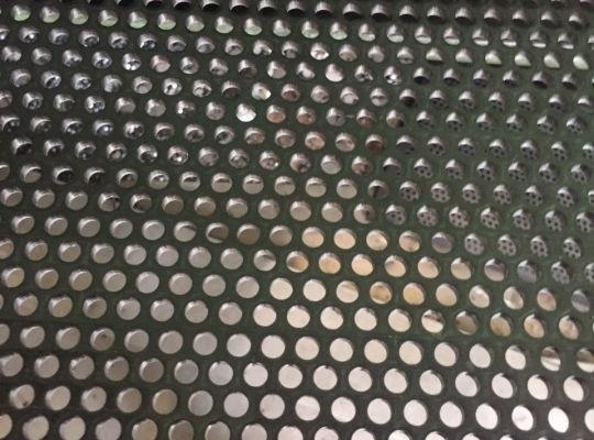 Nơi gia công tôn đục lỗ