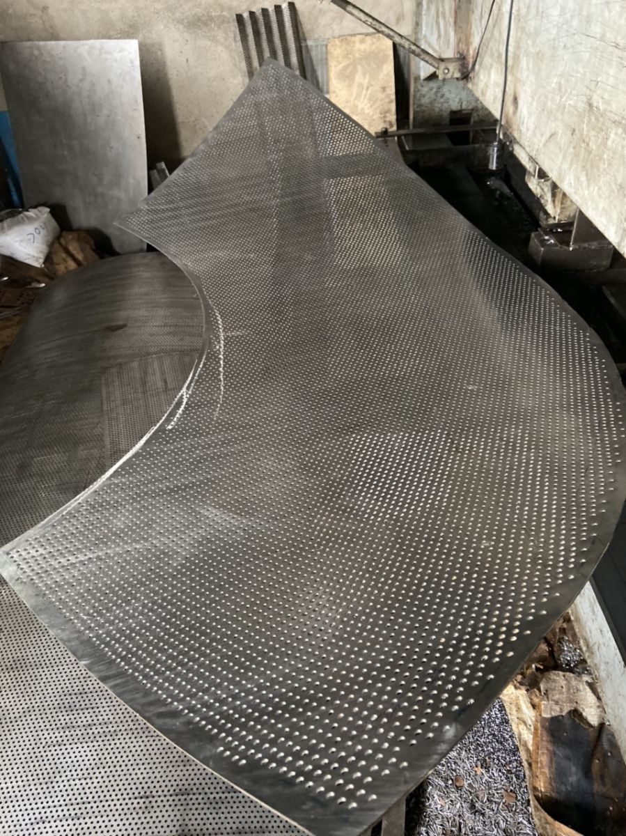 thép tấm đục lỗ