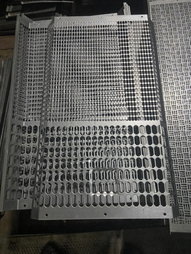 tôn đột lỗ giá rẻ tại hcm