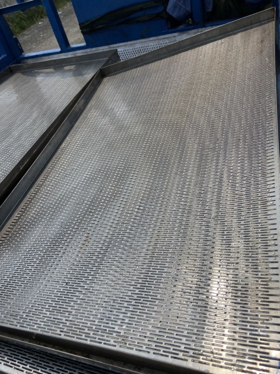tôn đục lỗ giá rẻ