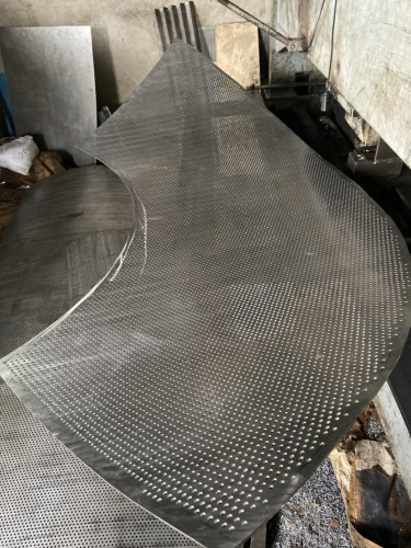 tôn đục lỗ tròn cao cấp